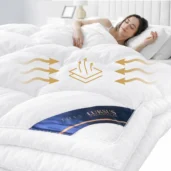 Kobieta śpiąca pod kołdrą hotelową TORA Luksus z systemem cyrkulacji powietrza